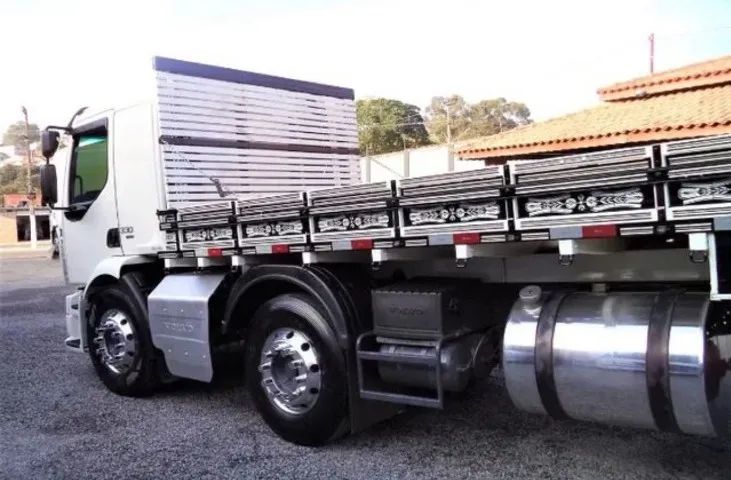 Volvo VM 330 Carroceria  - Foto 2