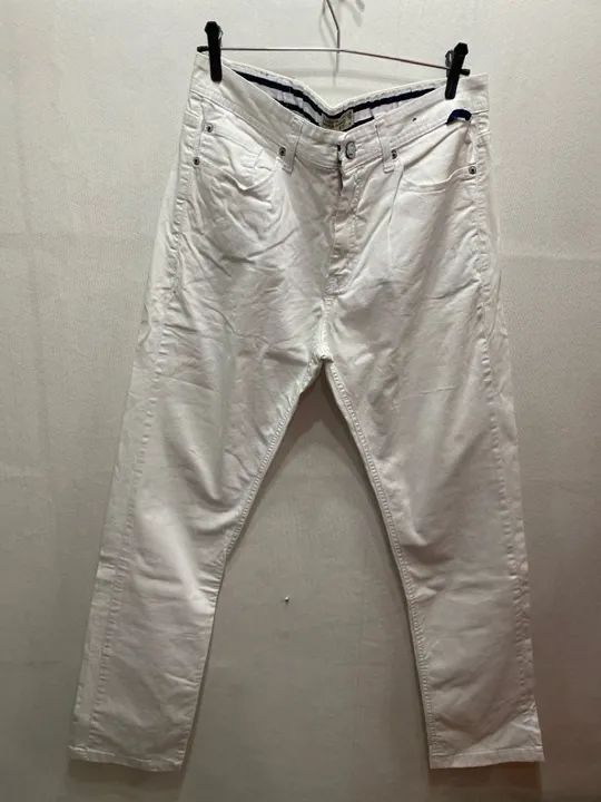 Calça branca, marfinno, modelo tradicional , tamanho 44