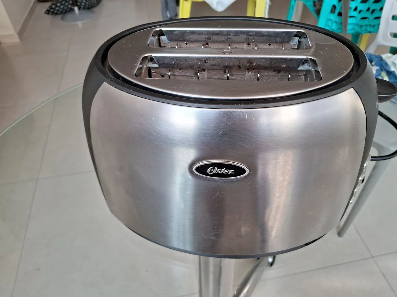 Torradeira elétrica 220 V, 800 Watts, Oster, R$140,00 - Brinde: uma Cuba de inox usada