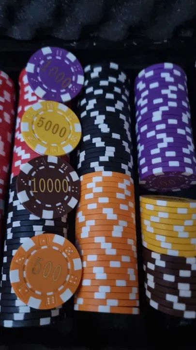 Maleta de poker originalmente com 500 fichas em ótimo estado!! - Foto 3