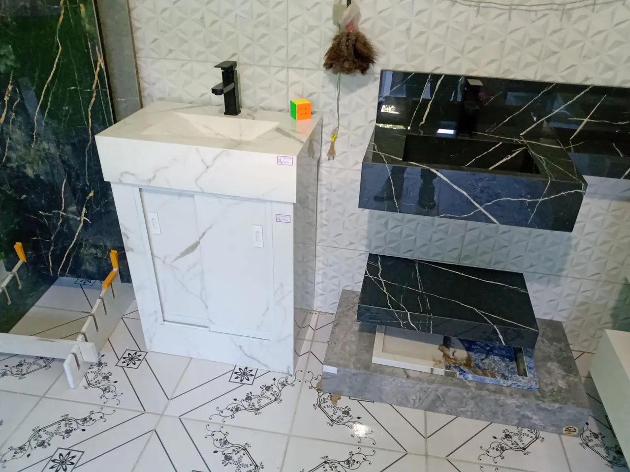 Móvel com pia em pedra de porcelanato Marmorizado (lançamento aqui na loja).