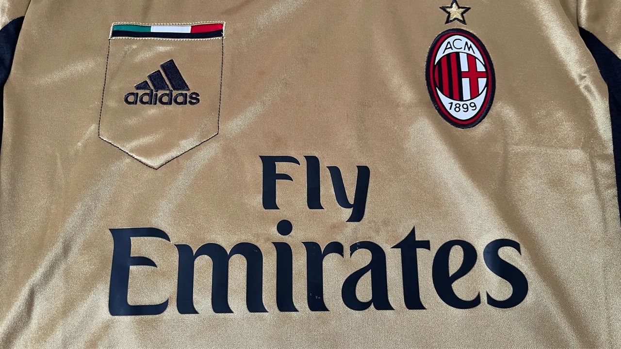 Camisa de Futebol AC Milan - 2013-2014- Dourada - Tamanho G - Foto 4