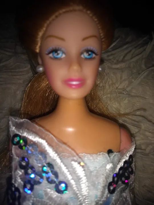 BARBIE COM VESTIDO AZUL