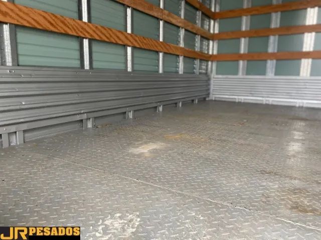 baú sobre chassi facchini ano 2015 seminovo 4.15m x 2.30m chapa xadrez - Foto 5