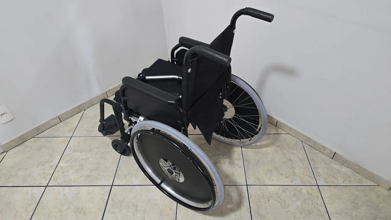 Cadeira de roda desmontável  - Foto 4