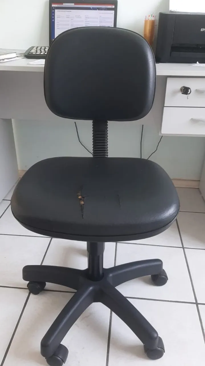 Cadeira de Escritório Giratória com Rodas