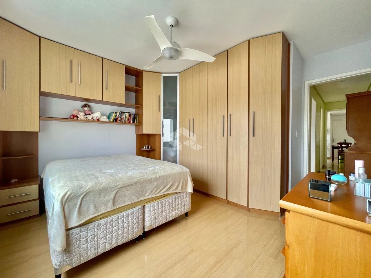 Apartamento de 2 dormitórios com elevador e garagem no Menino Deus próximo do Shopping Pra - Foto 5