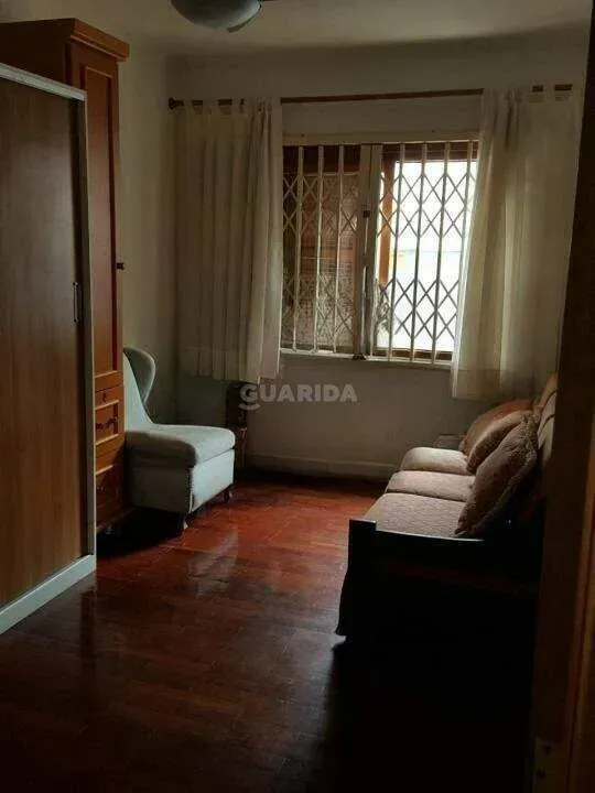 Casa Residencial, com 3 dormitórios, sendo 1 suíte, e 4 vagas de garagem no Bairro Cristo