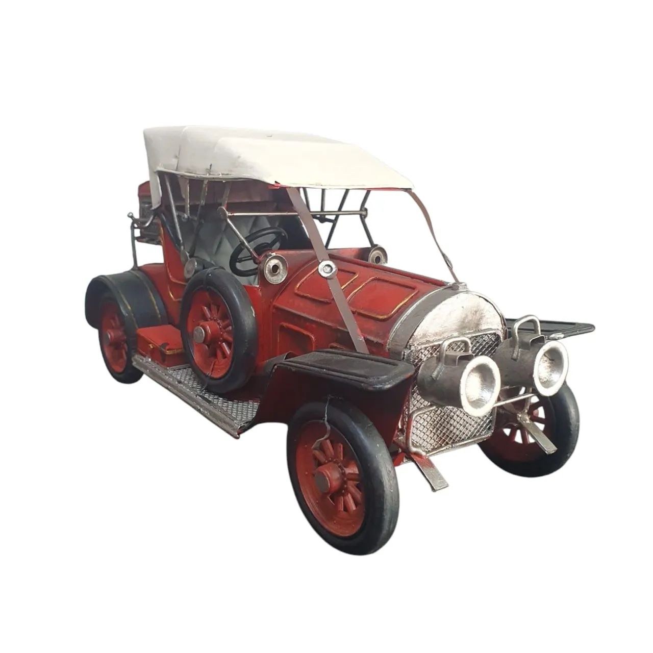 Carro calhambeque em aço decorativo