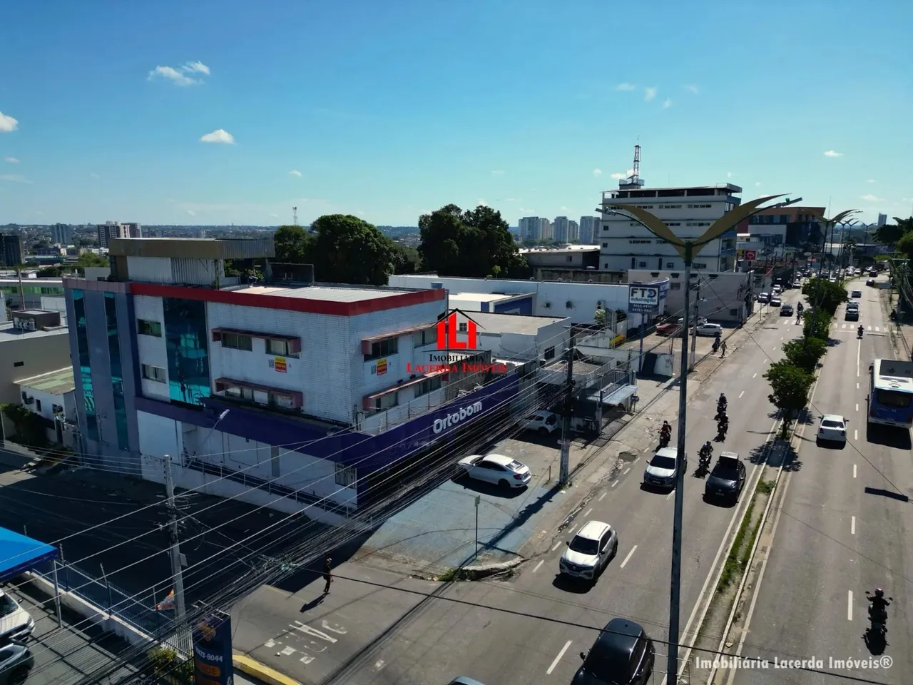 Predio comercial na Av. André Araújo, Bairro Aleixo