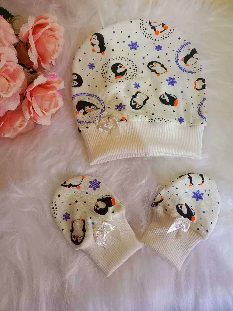 Kit bebê gorro e luvas.