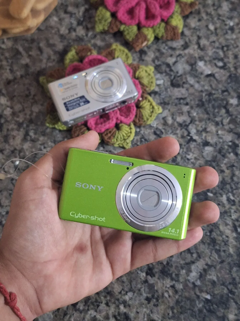 Câmera Digital Sony Cyber-shot 14.1 MP - Verde, Nunca Foi Usada