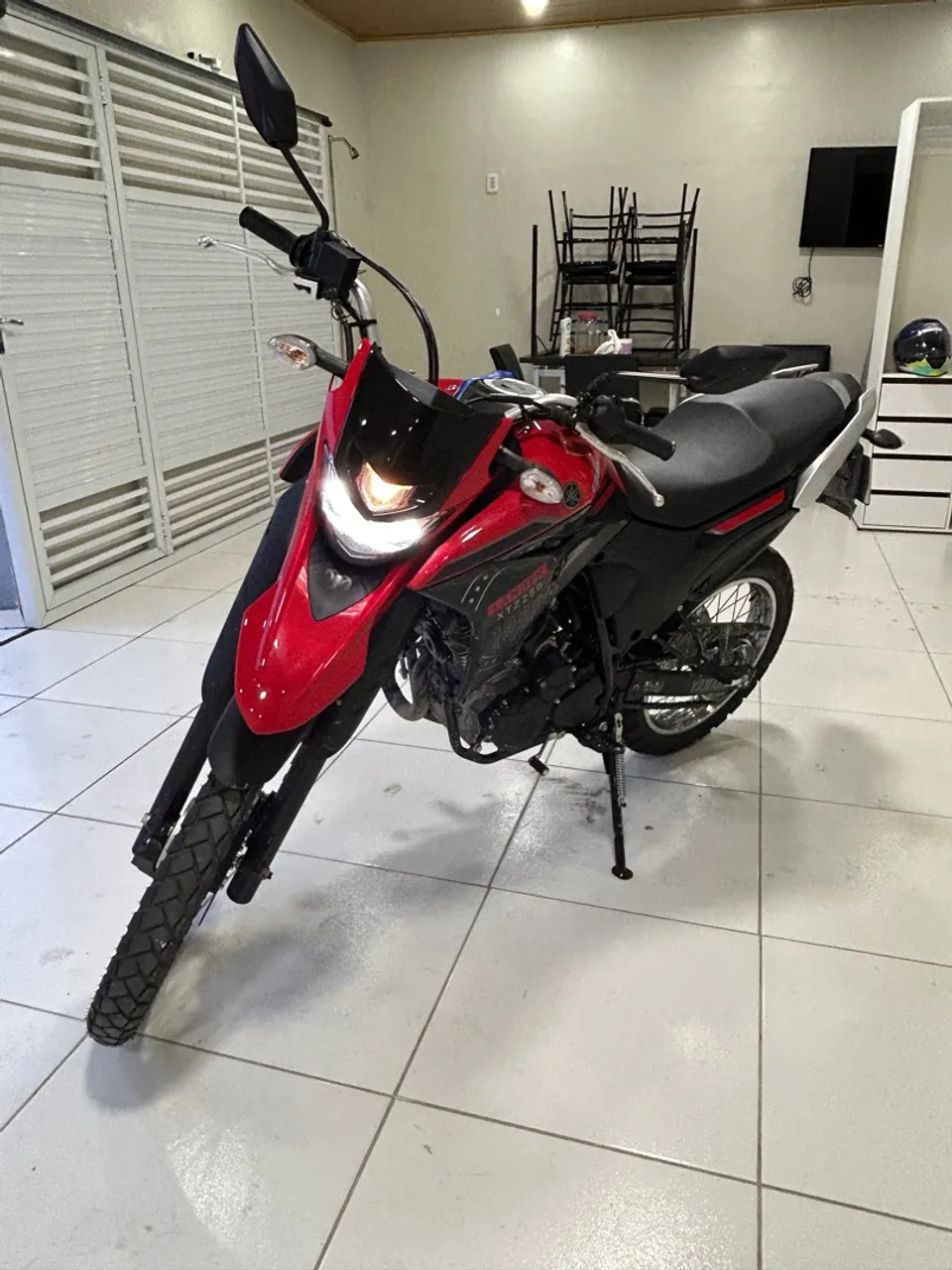 XTZ 250 Lander 2024