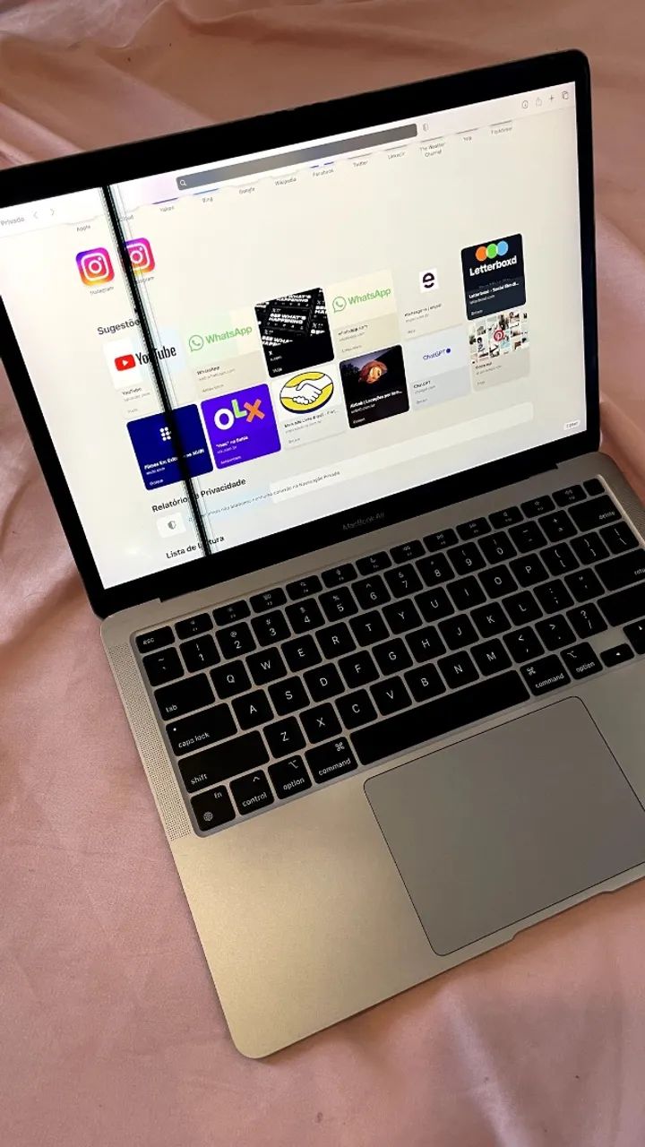 Apple Macbook Air 2020 Chip M1 256GB SSD 8GB RAM Notebooks