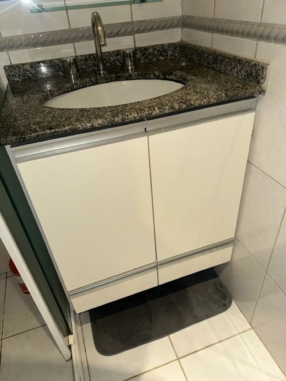 Armário de Banheiro Branco com bancada em granito - Foto 3