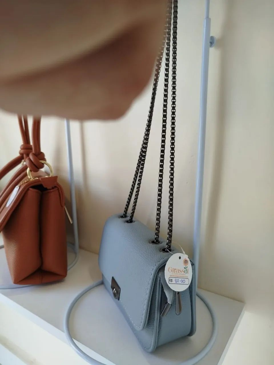  Bolsa Tiracolo Azul com Corrente  - Foto 3