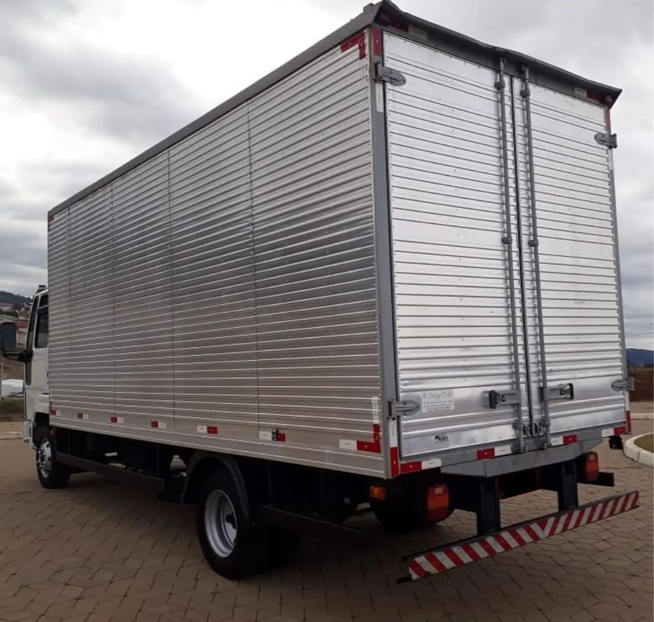 Ford Cargo 816  Baú   - Foto 3
