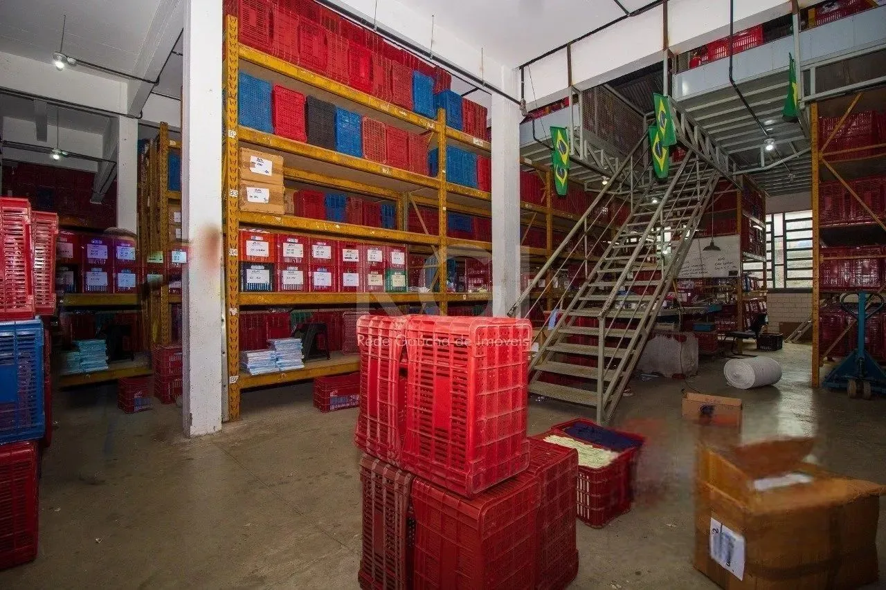 Galpão/Depósito/Armazém para Aluguel no Bairro Floresta com Área de 675 m²