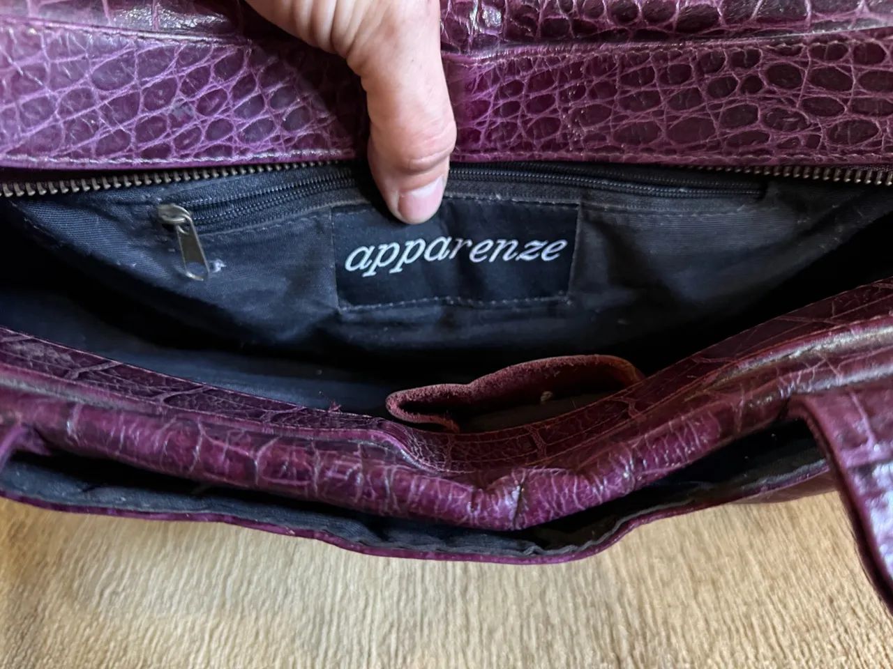 Bolsa roxa Apparenze de couro com textura croco - Foto 3