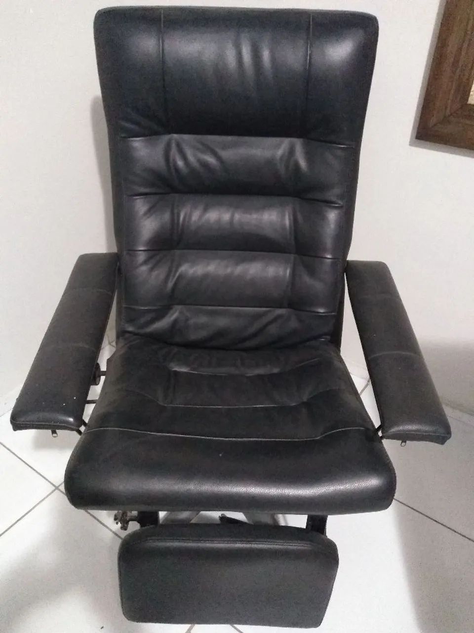 Cadeira giratória com descanso de pé. - Foto 4