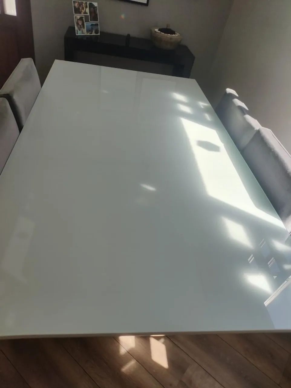 Mesa de Jantar Branca (laca/tampo com vidro) + 4 cadeiras  - Foto 2