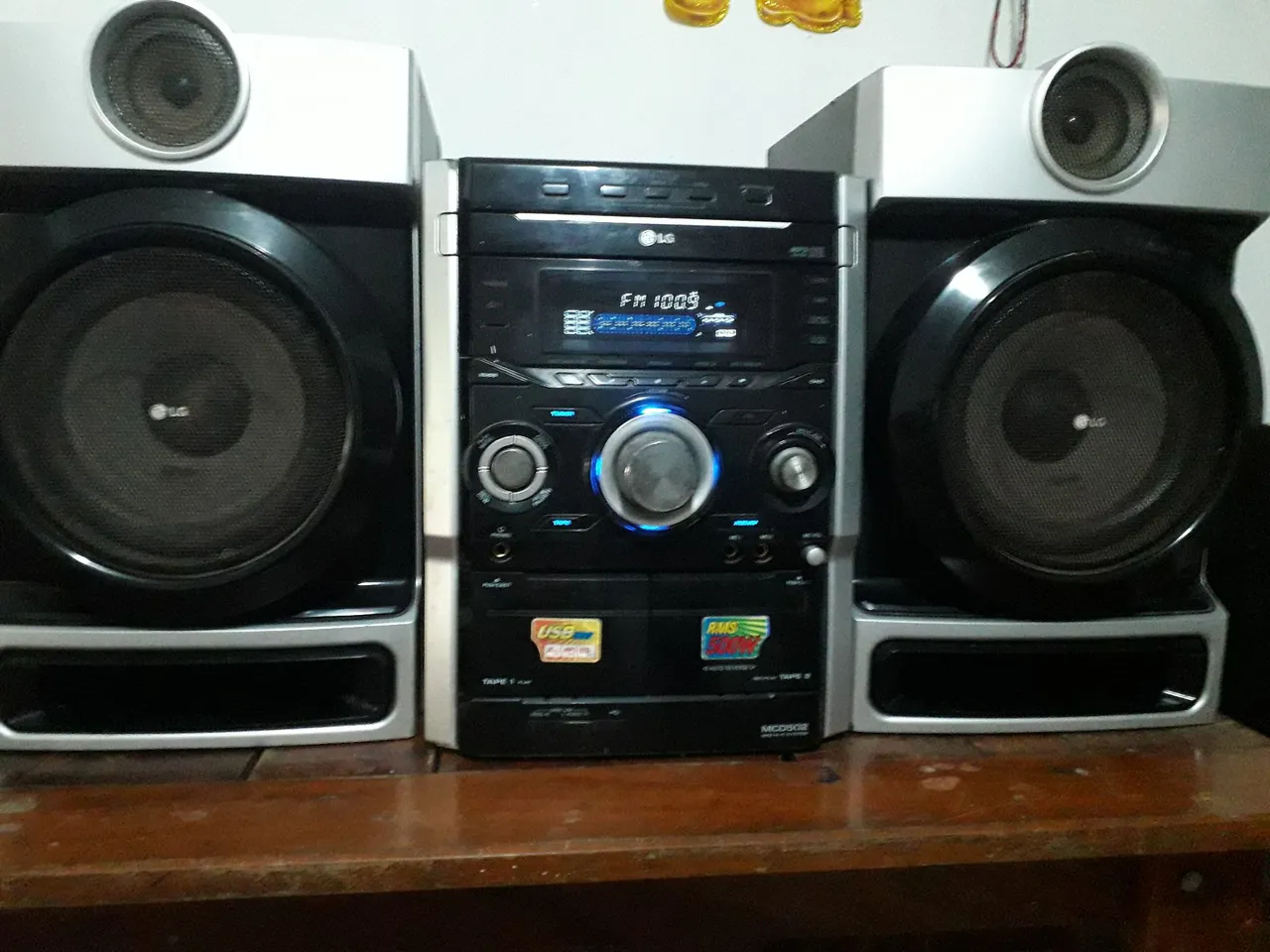 Vendo esse som LG pra concerto, vai com as duas caixas