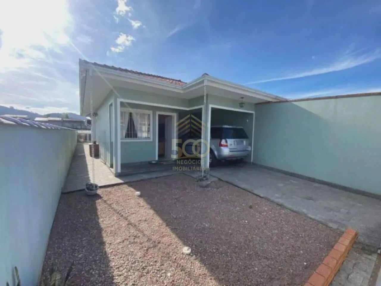 DU/ Casa à venda 2 dormitórios no bairro Fundos, com 2 vagas de garagem e sacada com churr - Foto 2