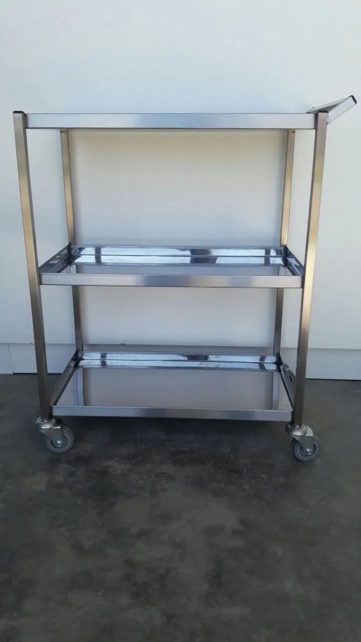 Carro de hotelaria com 3 bandejas em inox  - Foto 2