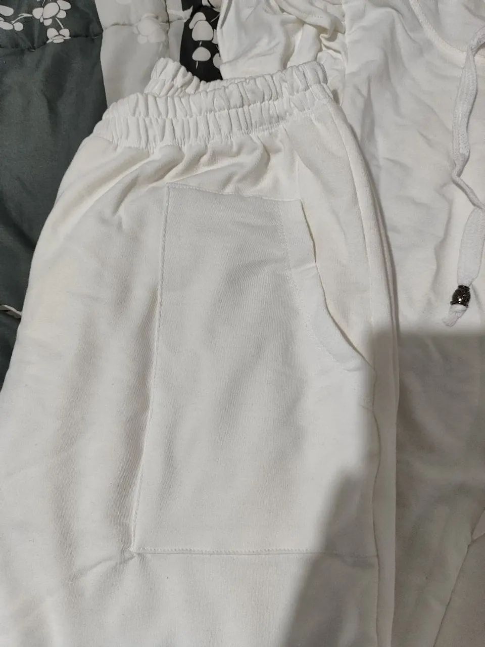 Conjunto de Moletom Branco com Detalhes em Renda - Foto 4