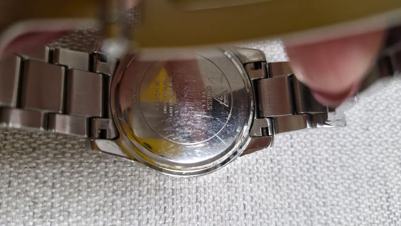 Relógio Guess Feminino prata  - Foto 4