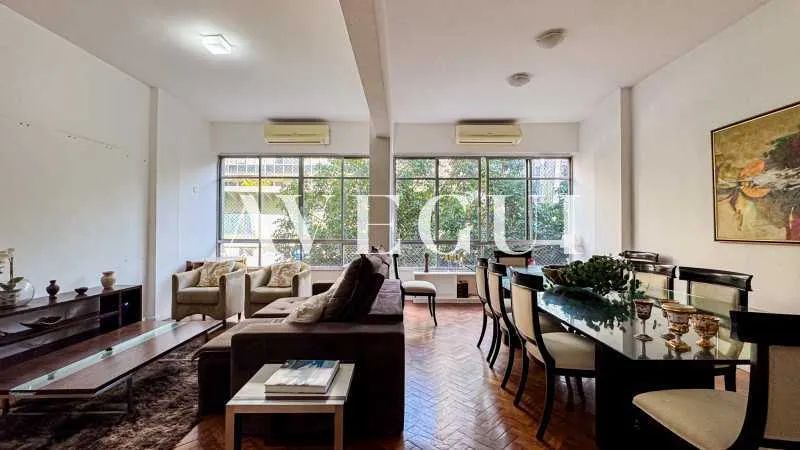 Apartamento de 214m² com 4 quartos no Leblon