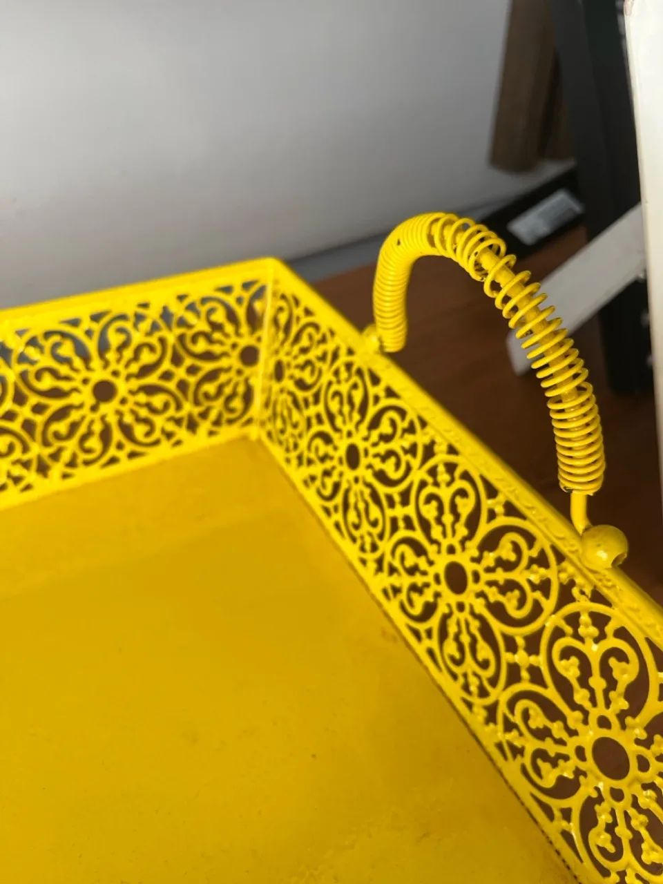 Bandeja camicado uso diário amarela em metal  - Foto 4