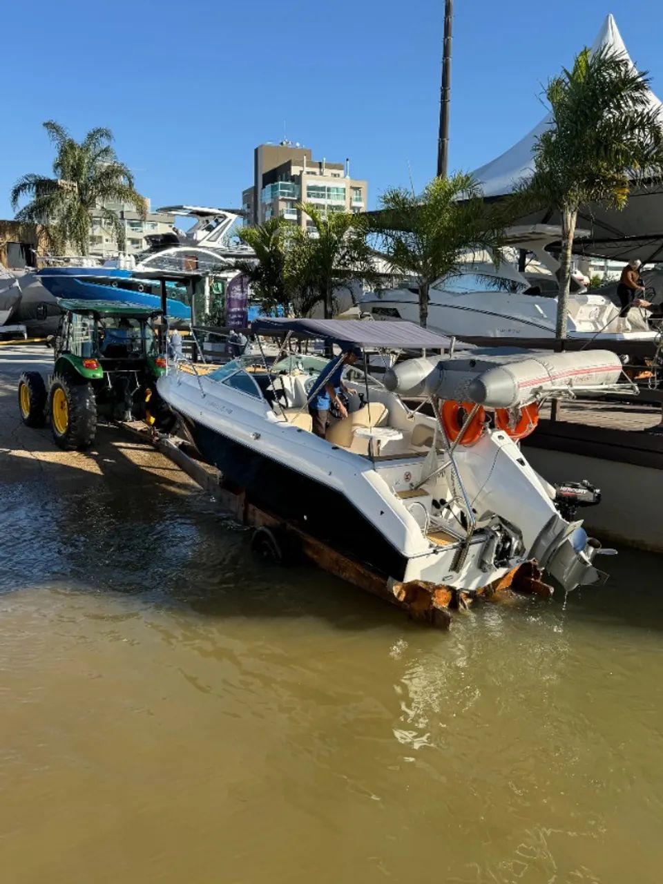 Lancha Phantom 240 24 pes. Motor novo, impecavel - Foto 9