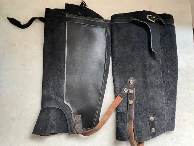 Perneira hípica de camurça e couro