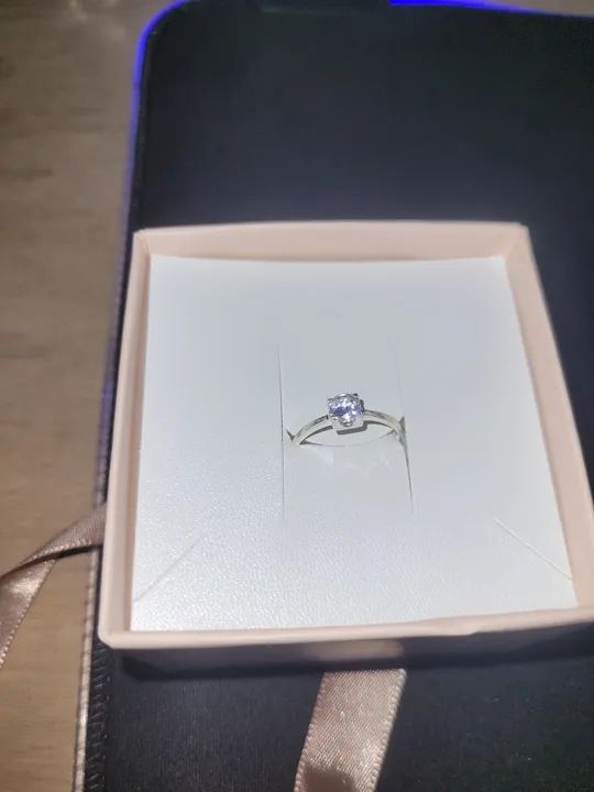 Anel Solitário com Pedra Brilhante - Foto 2