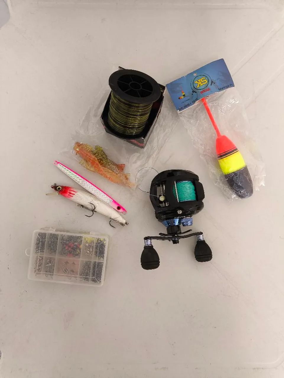 Kit Pesca - carretilha, linha e iscas