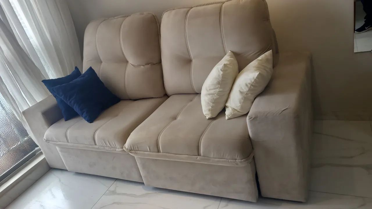 Vendo sofá 2 lugares retratil com menos de 1 ano de uso. - Foto 3