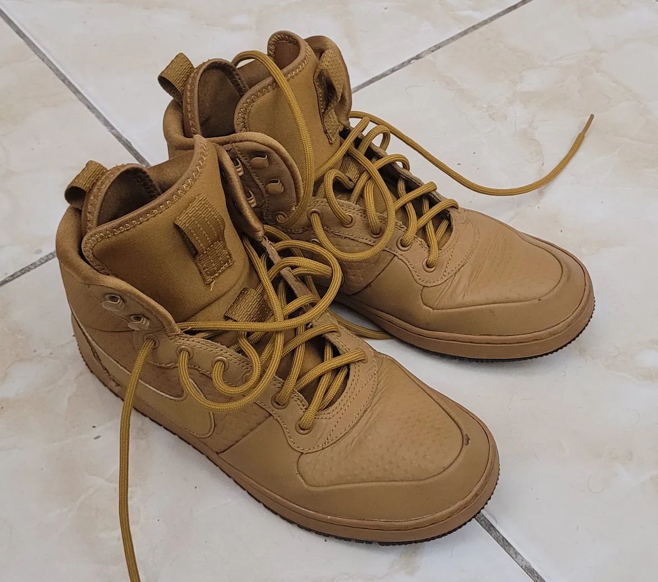 TÊNIS NIKE EBERNON MID WINTER "WHEAT" - TAMANHO 40