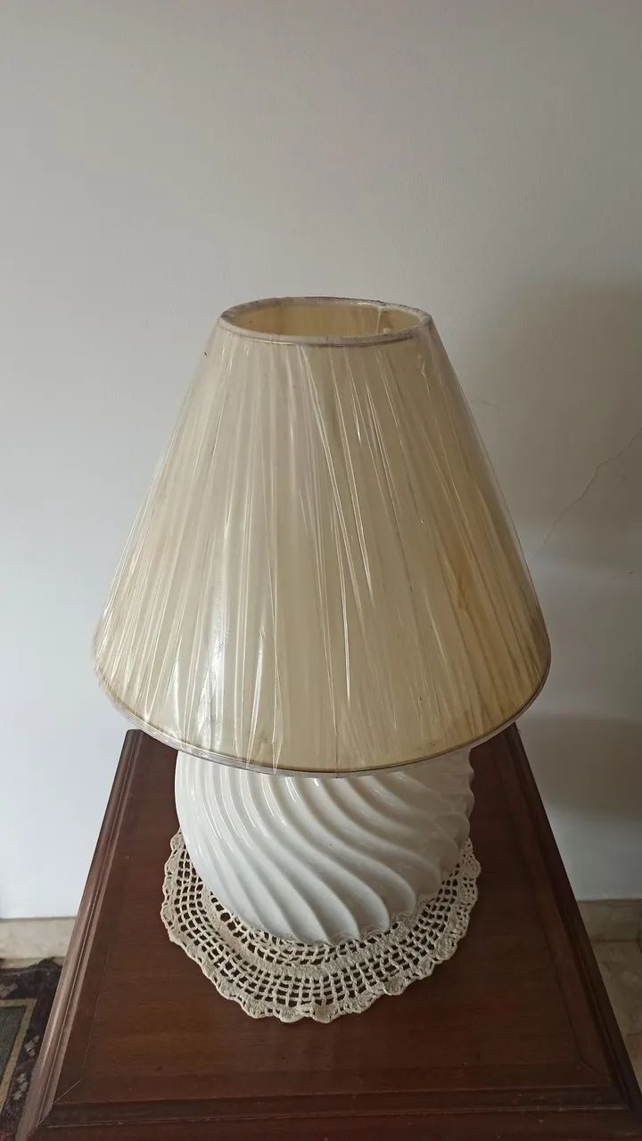 Abajur Clássico Decorativo com Cúpula