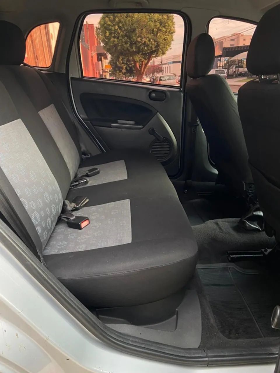 Fiesta Hatch 1.0 completo (Dourados MS) - Foto 3