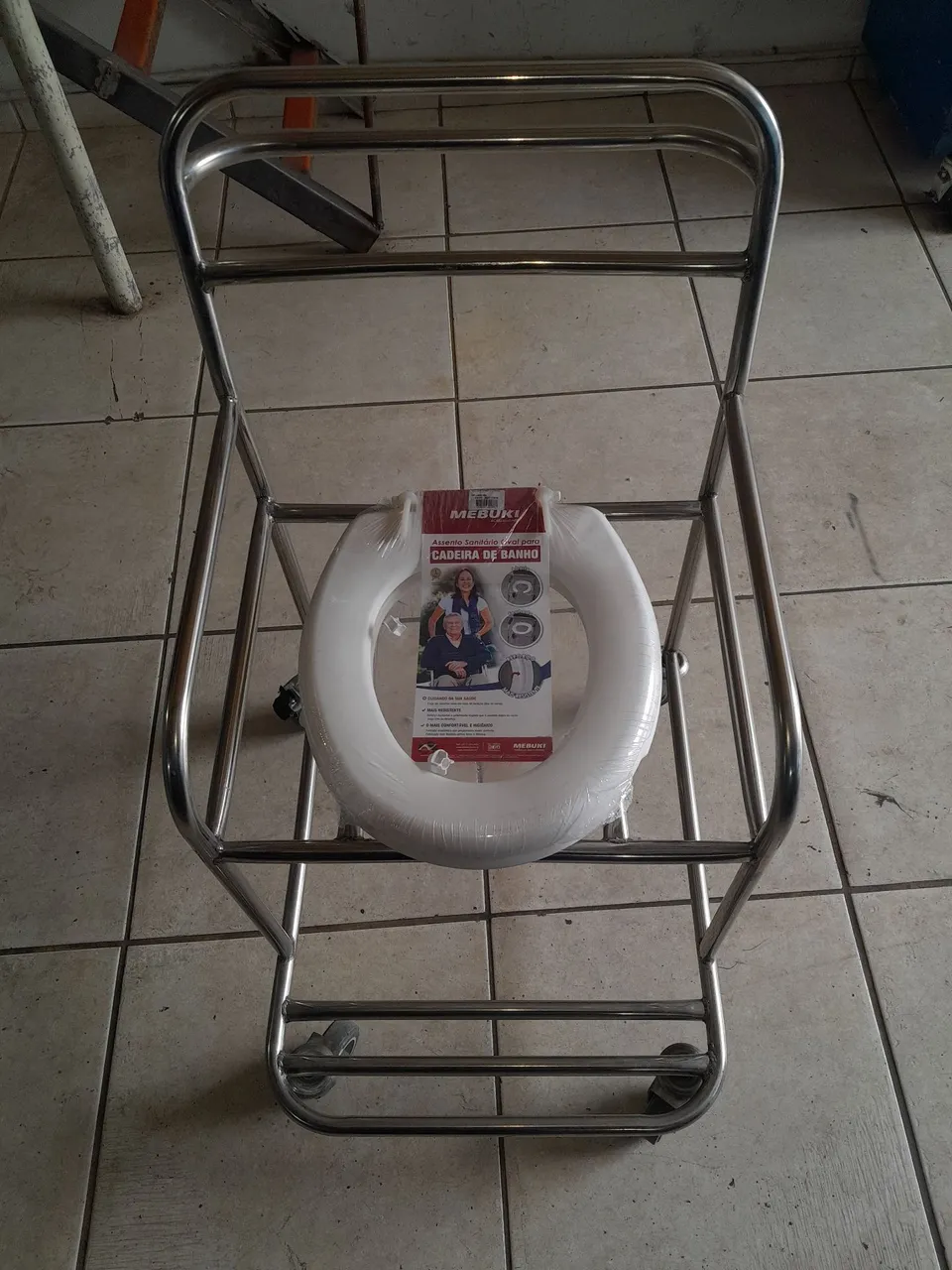 Cadeira de Banho inox Hospitalar com Rodas