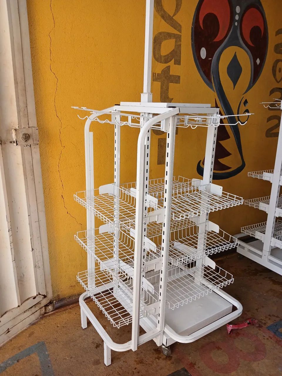 Glass display case64197829246338121