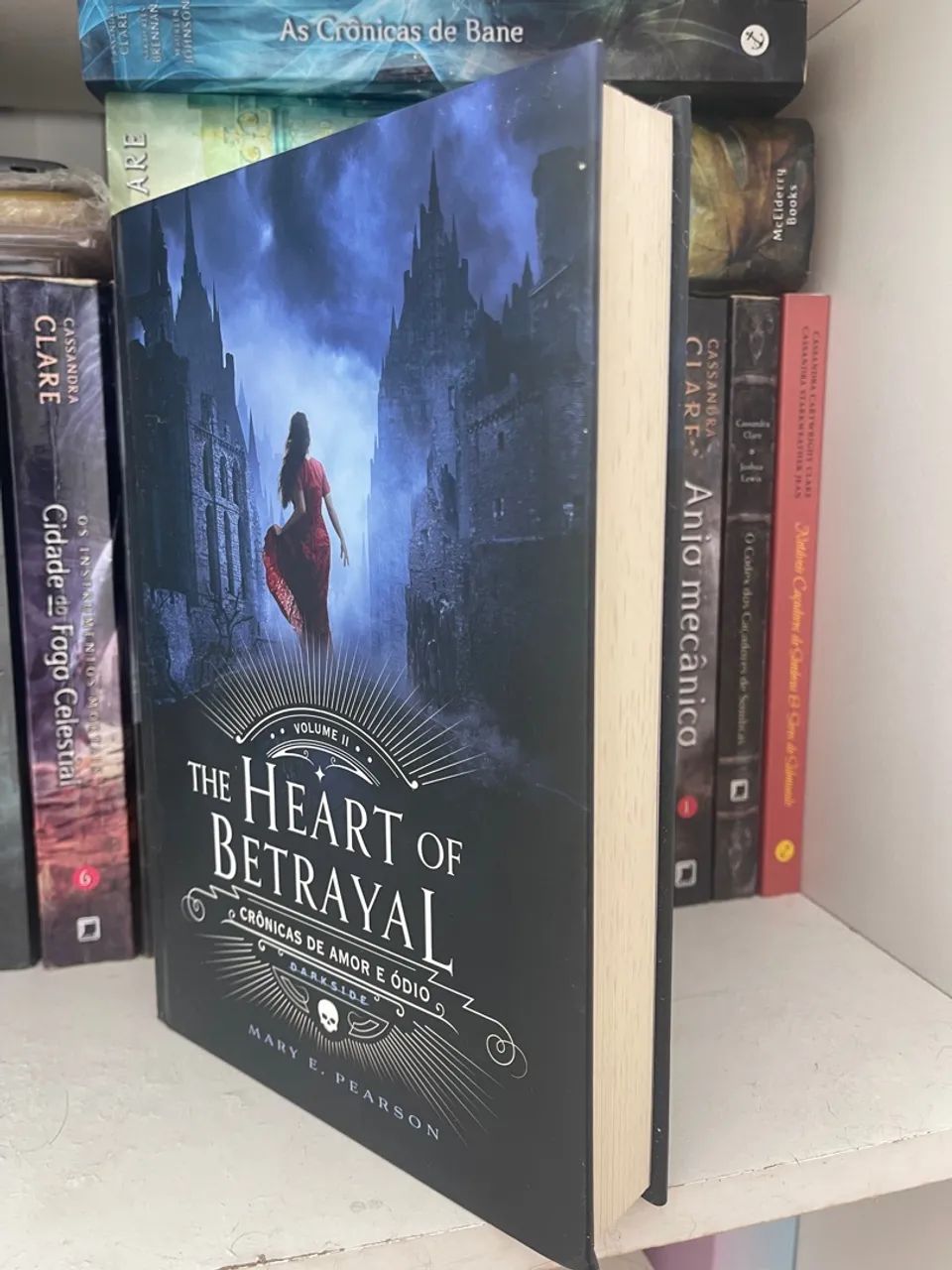 Livro The Heart of Betrayal - Capa Dura Mary E. Pearson - Foto 3