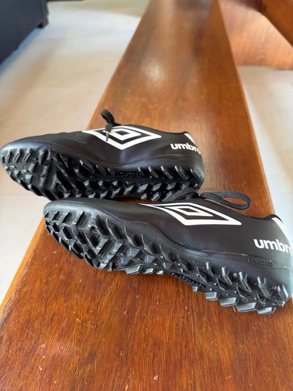 Chuteira society Umbro TAM. 36  - Foto 2