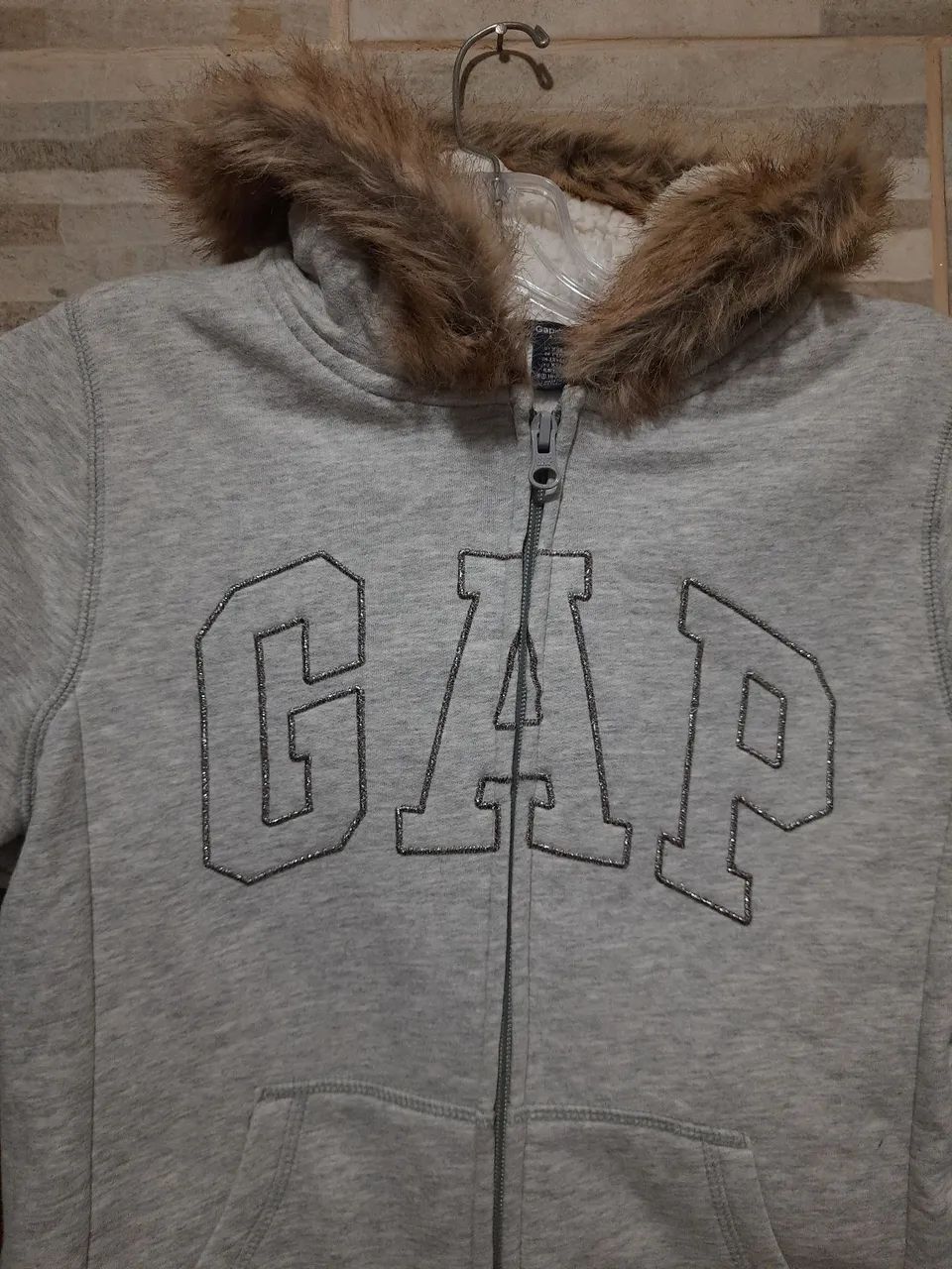 Casaco de Moletom GAP com Capuz de Pelo - Infantil - Foto 3