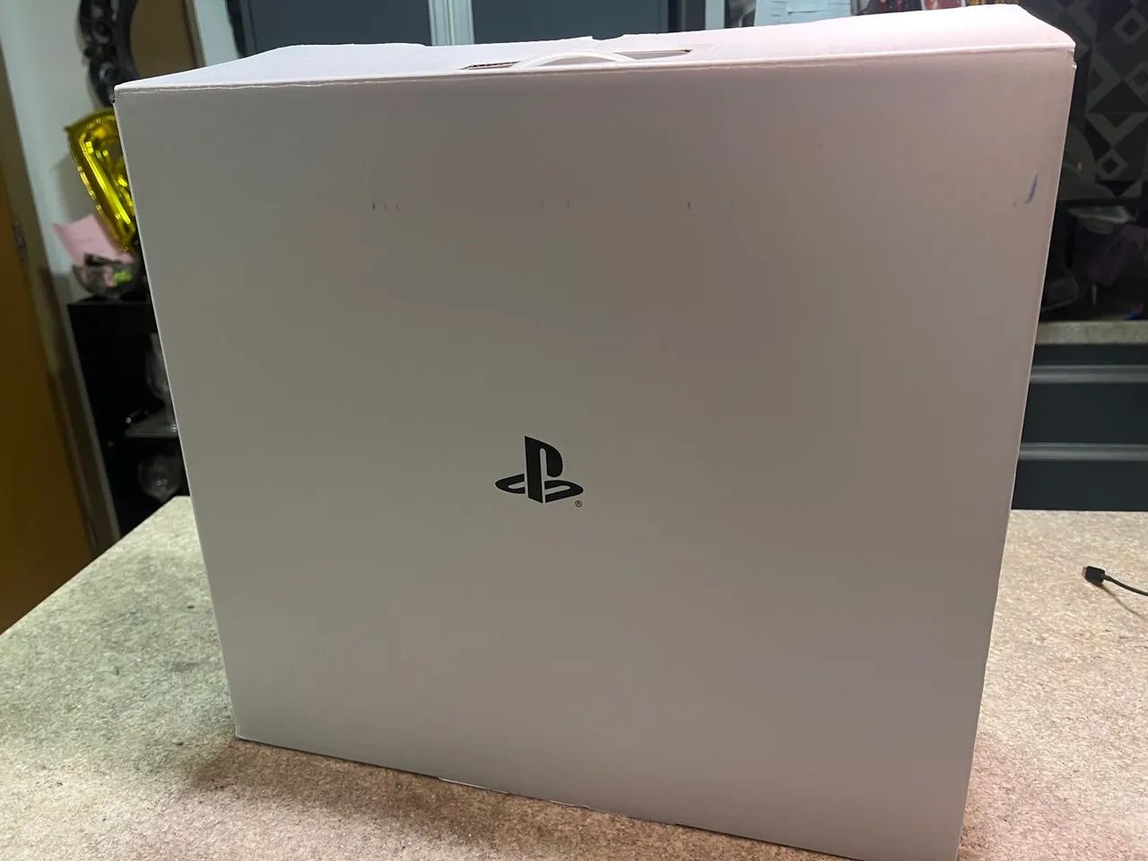 Playstation 5 semi-novo, último modelo, com leitor de disco e a caixa - Foto 4