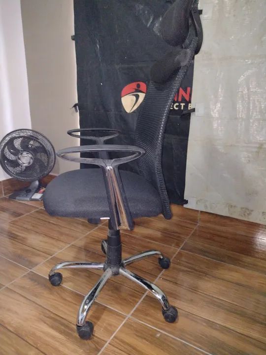 Cadeira de Escritório Giratória com Rodinhas