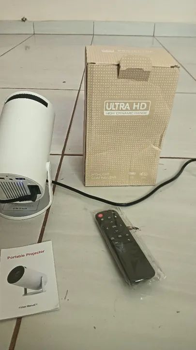 Projetor Portátil Ultra HD HY300