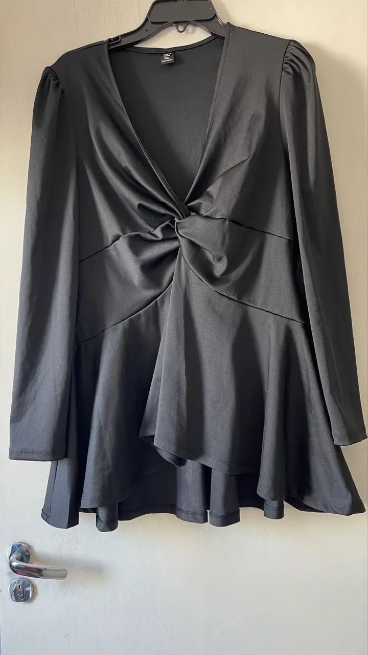 Blusa preta super diferente material durável  - Foto 5