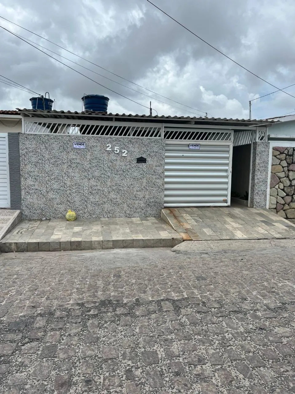 Vende-se casa- Medição 6 por 32 metros